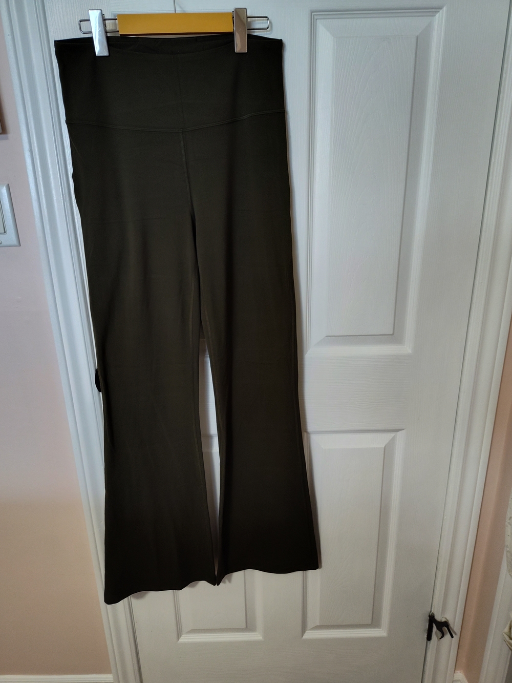 Lululemon Groove Super-High-Rise Flared Pants Nulu – Size 10 – Dark Olive Green